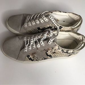 Steve Madden Amalfi Snake skin star sneakers Sz 7.5